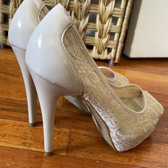 Guess Nude Lace Stilletos - Picture 5 of 9